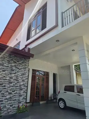 Modern Family House for Sale in Athurugiriya