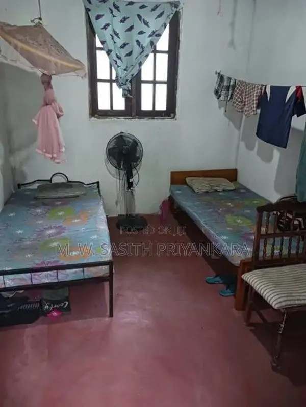 මරදාන දුම්රියපළ අසළ පිරිමි ළමුන් සදහා නවාතැන්