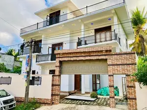 Spacious Luxury Residence with Grand Rooftop – Kadawatha Prime Locatio