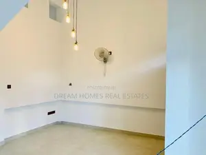 Spacious Luxury Residence with Grand Rooftop – Kadawatha Prime Locatio