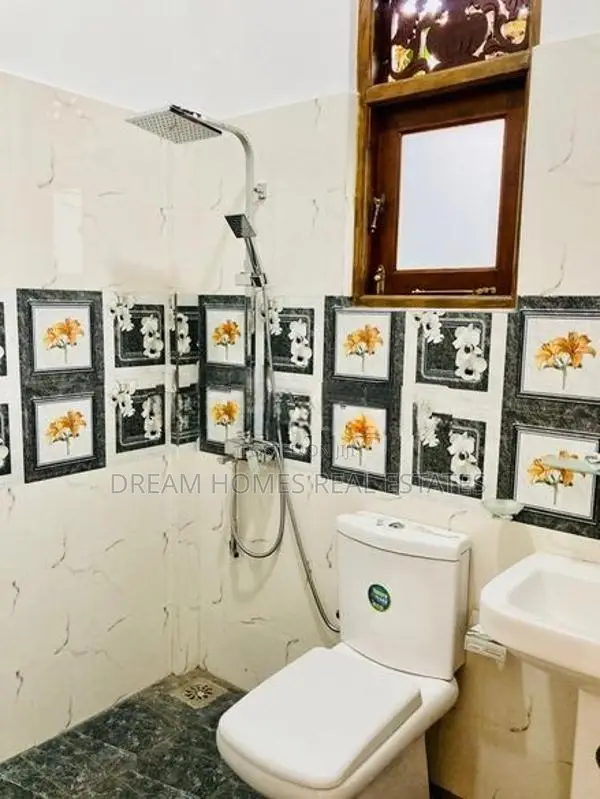 Spacious Luxury Residence with Grand Rooftop – Kadawatha Prime Locatio