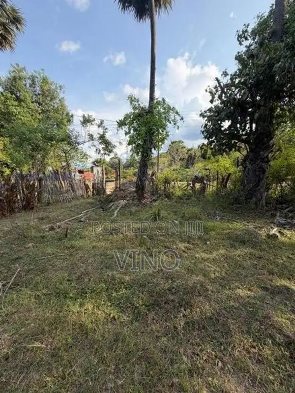 Land with House for Sale Pariyakulam