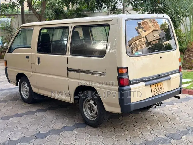 Mitsubishi L200 Delica 1986