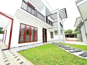 3-Storey Luxury House for Sale – Prime Location Near Siyabalape Juncti