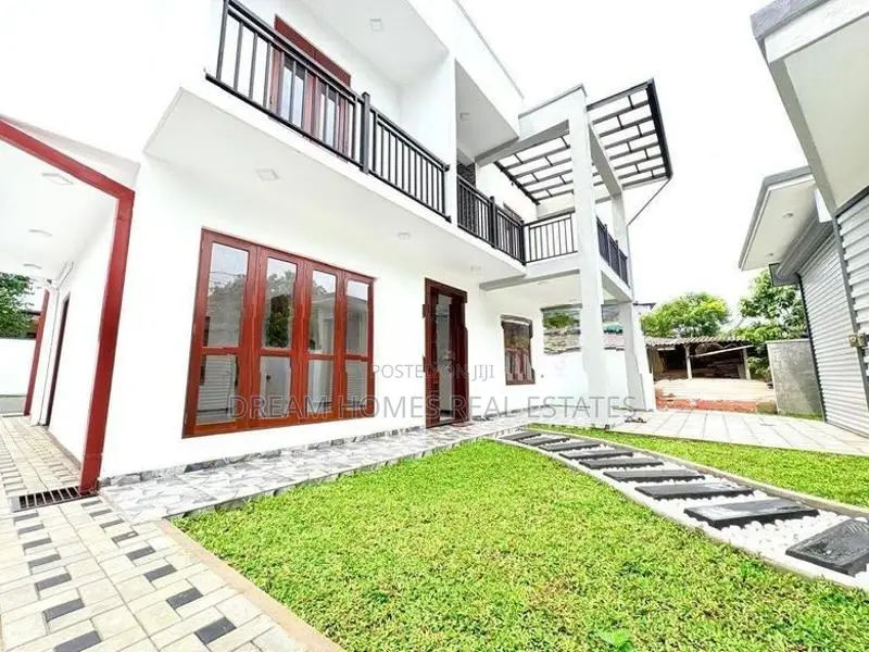 3-Storey Luxury House for Sale – Prime Location Near Siyabalape Juncti