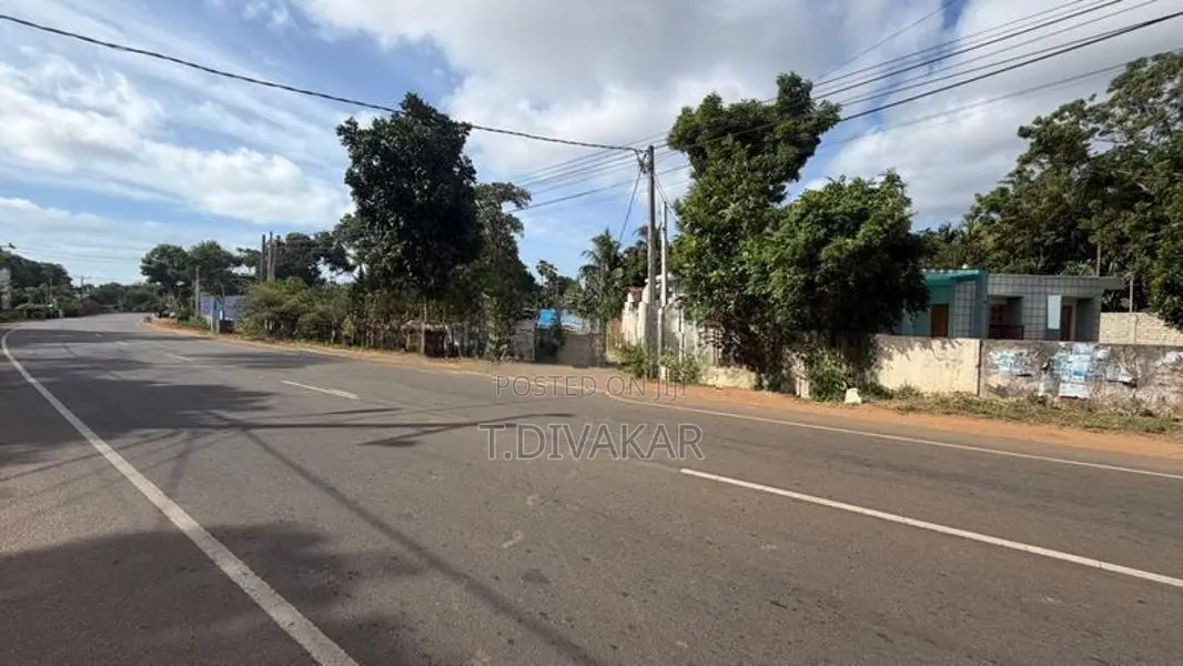 Land for Sale 150M from KKS Road Tellipalai