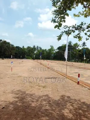මීගොඩින් ඉඩමක්
