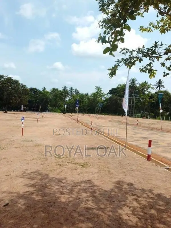 මීගොඩින් ඉඩමක්