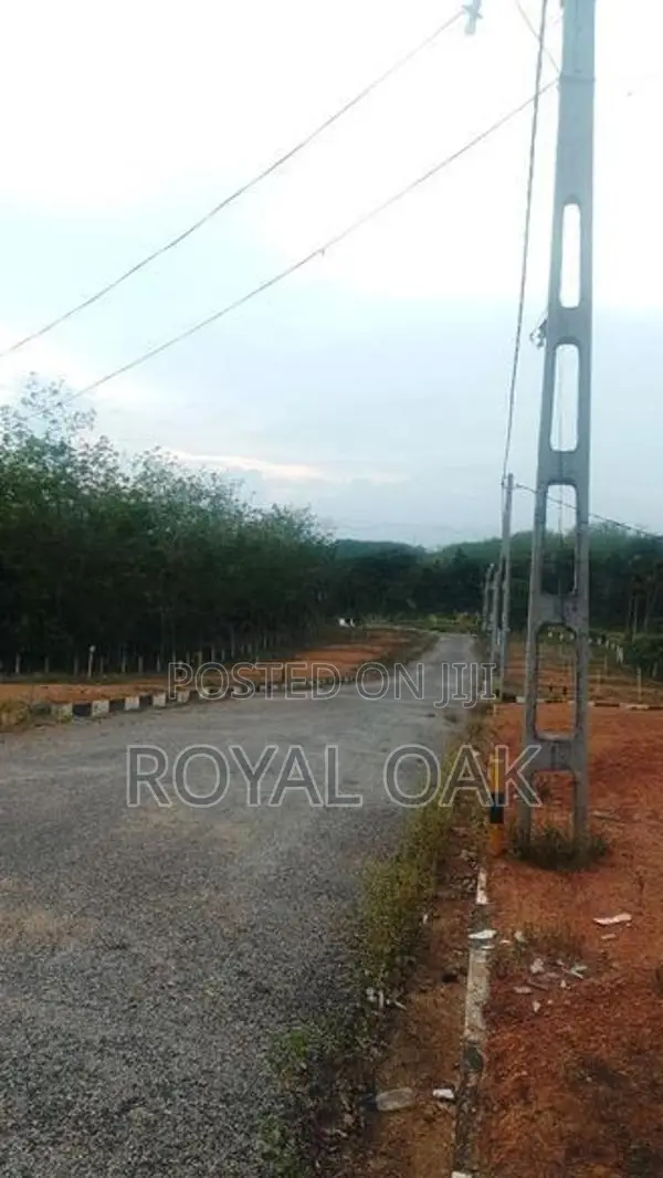 මීගොඩින් ඉඩමක්