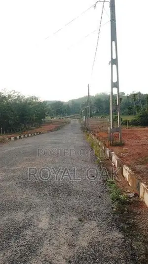 මීගොඩින් ඉඩමක්