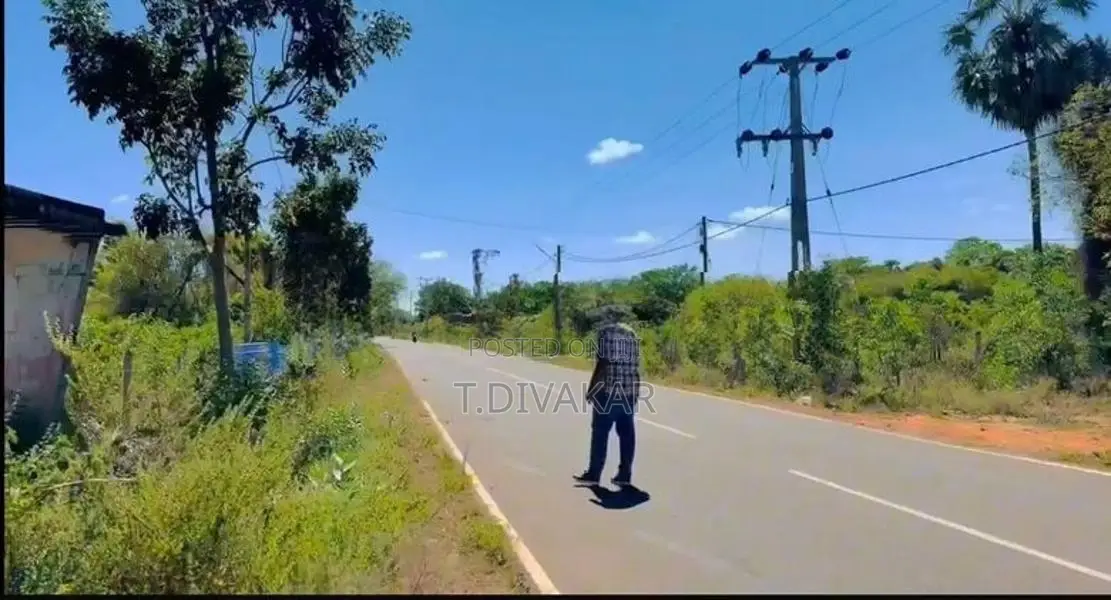 Land for Sale at Hospital Road Tellipalai