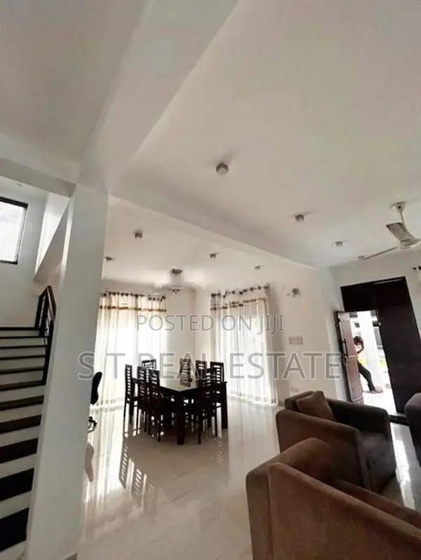 Almost New Luxury Two Storey House for Sale in Rathmalana.