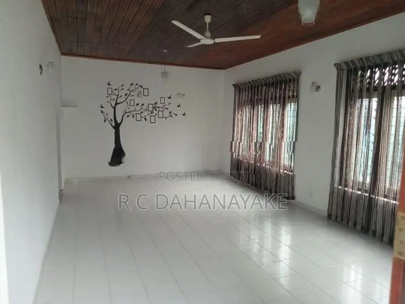 House for Sale in Batharamulla