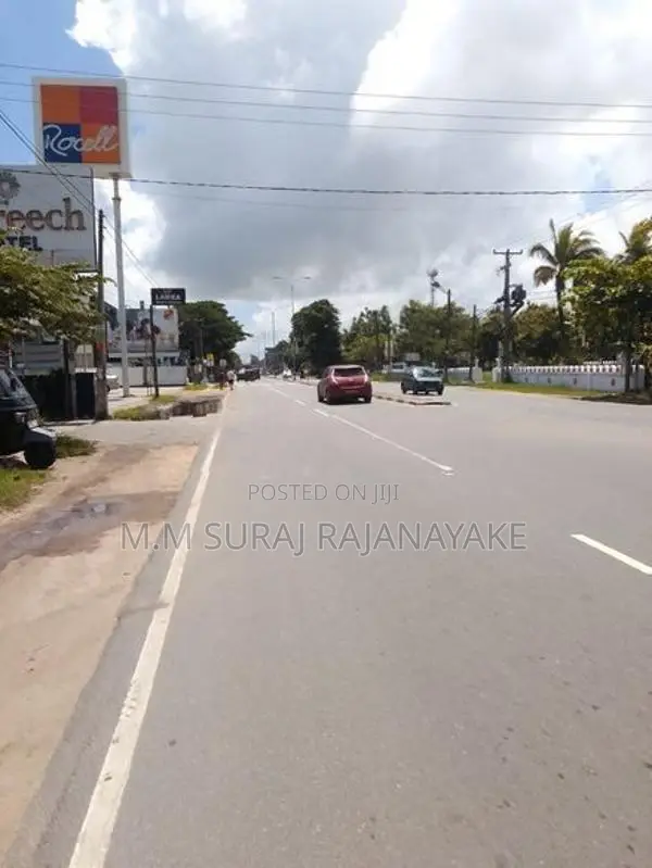 සීදුව - මුකලන්ගමුවෙන් වටිනා ඉඩමක් විකිණීමට ඇත.