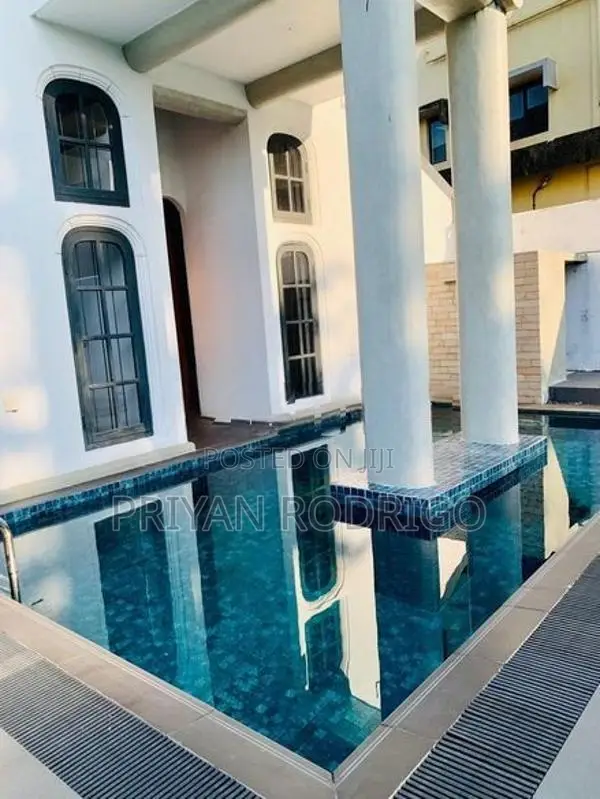 Extravagant British colonial villa/house for sale in Negombo