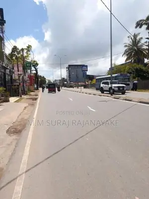 සීදුව - මුකලන්ගමුවෙන් වටිනා ඉඩමක් විකිණීමට ඇත.