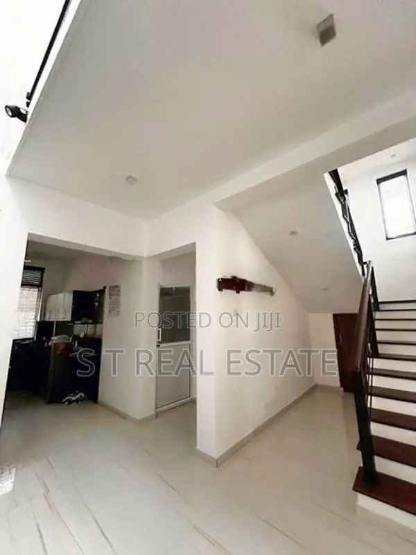 Almost New Luxury Two Storey House for Sale in Rathmalana.
