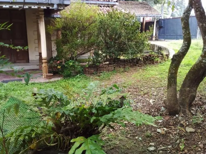 Mount Lavinia - 44.25 Perches of Land with an Old House for Sale