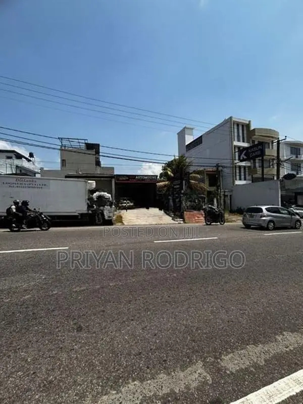 Kohuwala-Piliyandala Main Rd 20.3 Perches of Land with a House for Sal