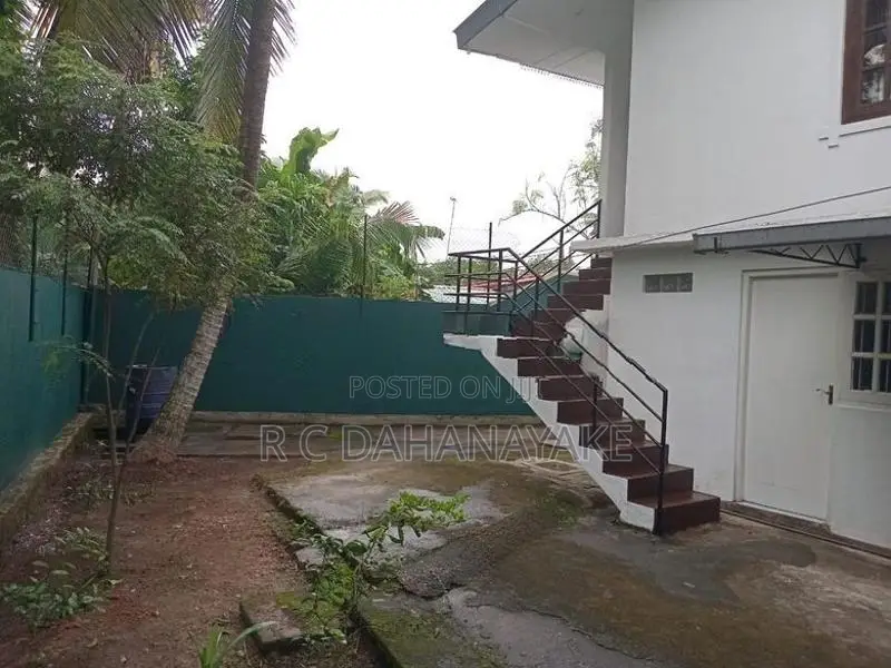 House for Sale in Batharamulla