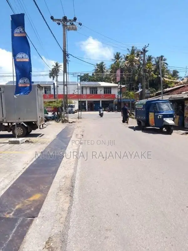 සීදුව - මුකලන්ගමුවෙන් වටිනා ඉඩමක් විකිණීමට ඇත.