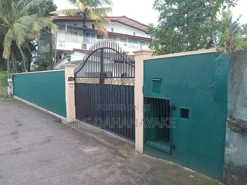 House for Sale in Batharamulla