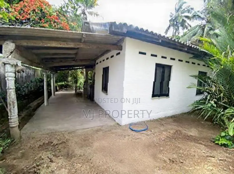 (GS-1071) Valuable Residential Land with Single House Sale in Homagama