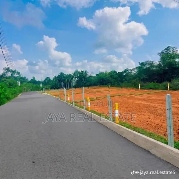 හොරණ පාර අයිනෙන්ම ඉඩමක්