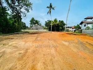 Yakkala Valuable Land for Sale