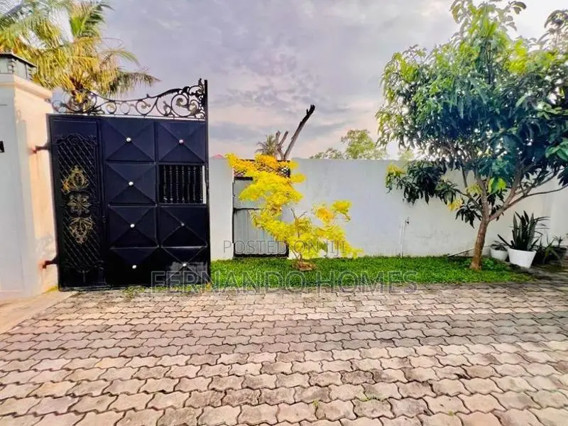 Elegant Feel Spacious Land With Single Storey House For Sale In Negomb
