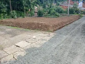 පොකුණූවිට බිම් කොටස්