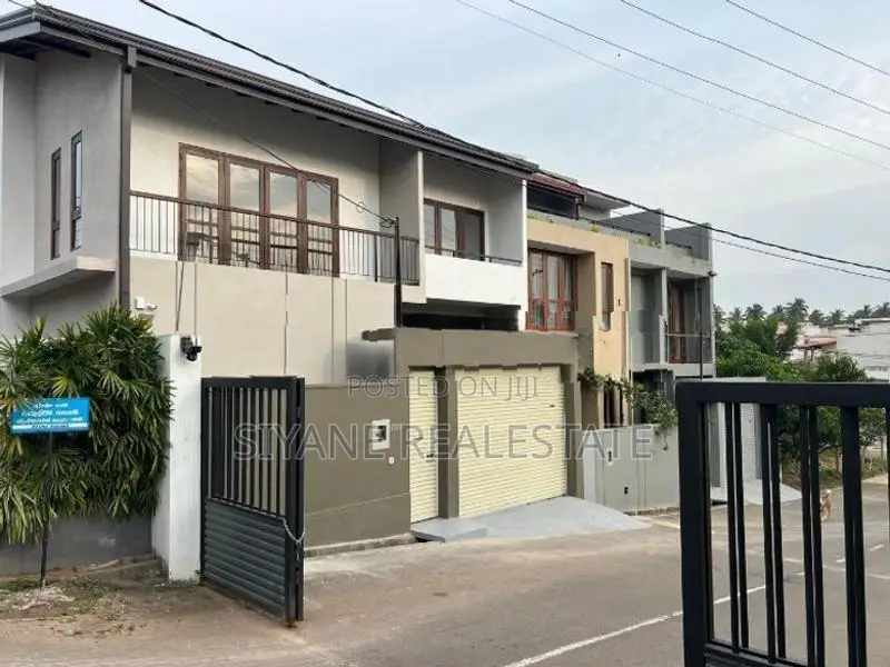 Modern Luxury House For Sale In Polgasovita, Piliyandala
