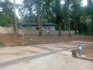 කඩවත මංගල මාවතෙන් වටිනා ඉඩමක්