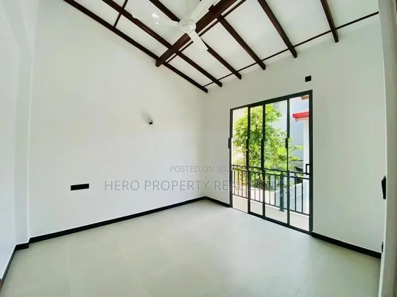 HAS207 - Luxury Valuable House for Sale in Piliyandala