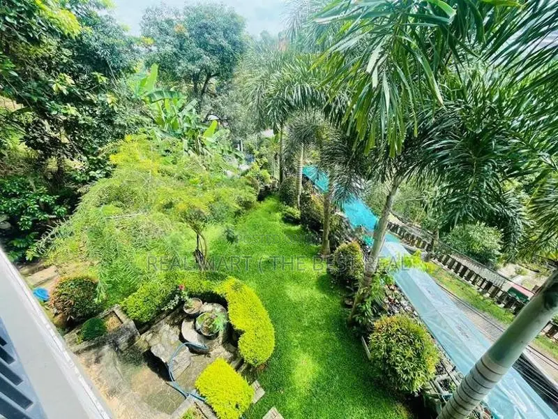 Kandy : 11BR (18.5P) 3-Storey House for Sale