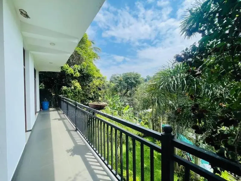 Kandy : 11BR (18.5P) 3-Storey House for Sale