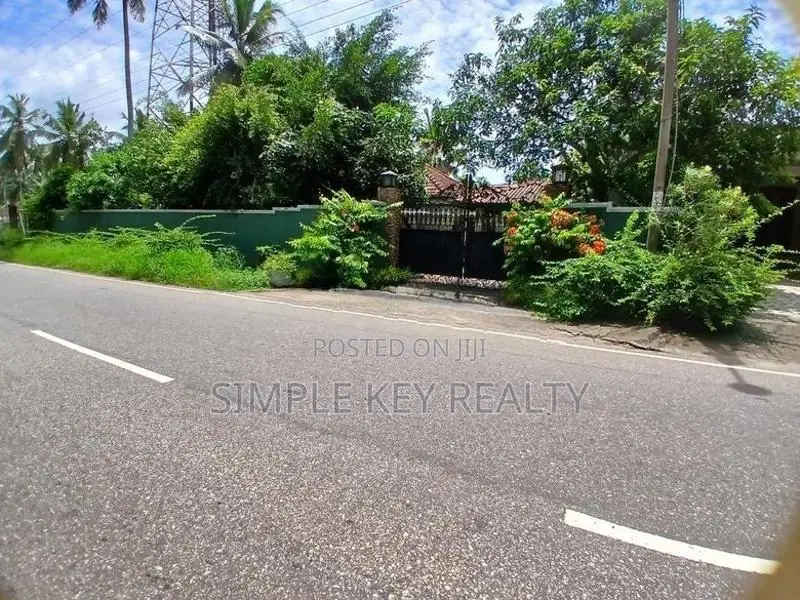 Valuable Land for Sale in Gampaha Pugoda Main Road