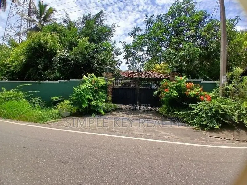 Valuable Land for Sale in Gampaha Pugoda Main Road