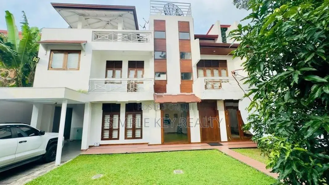 Luxury three storey house for sale in kadawatha ganemulle road