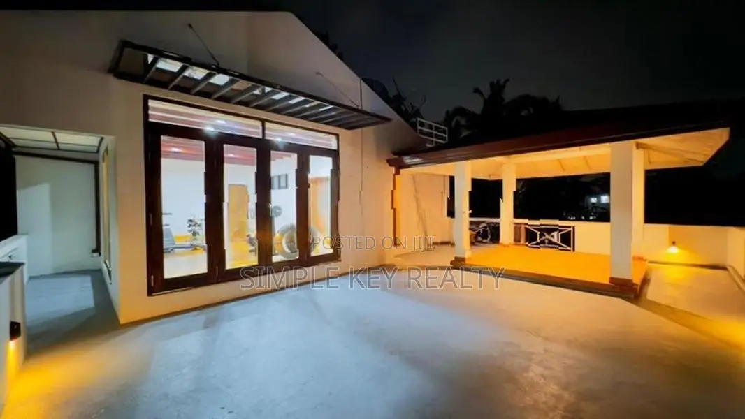 Luxury three storey house for sale in kadawatha ganemulle road