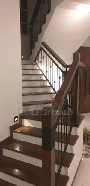 Beutiful three storey house for sale in gampaha yakkala road