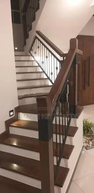 Beutiful three storey house for sale in gampaha yakkala road