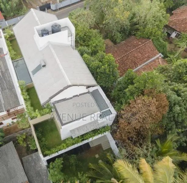 Modern 4BR House for Sale in Gampaha | Price LKR 120 Million (Hs4689)