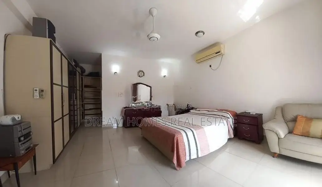 Luxury House with 19P Development Land for Sale – Nugegoda