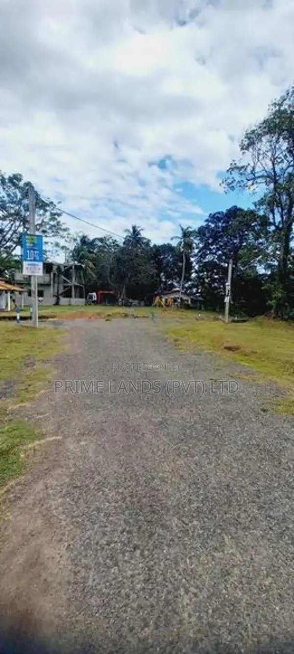හිරණ පානදුර බස් පාරට 600m හොඳ ඉඩමක්