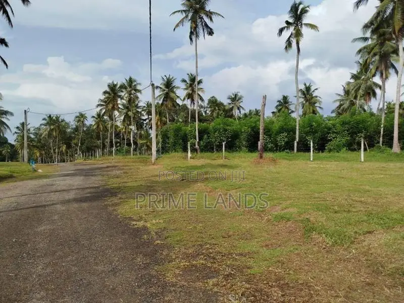 මීගමුව මීරිගම පාරෙන් වටිනා ඉඩමක් විකිනීමට