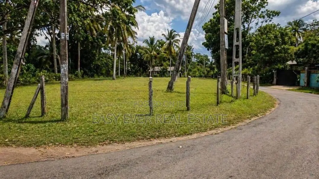 මීරිගම බිම් කොටස් DU 12749