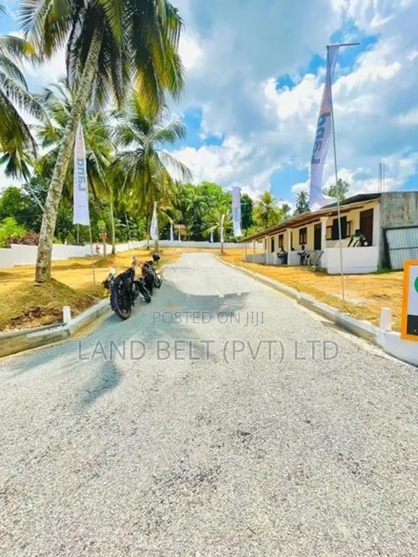 පනාගොඩ 190 බස් පාරට නුදුරින් ඉඩමක් විකිණීමට ඇත