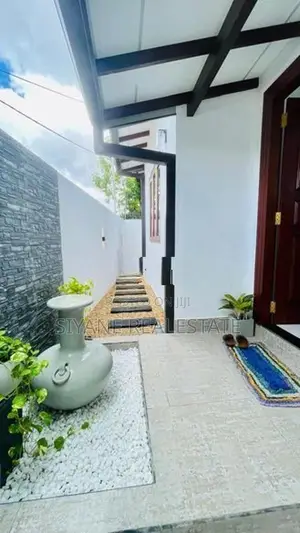 Luxury House for Sale in Athurugiriya