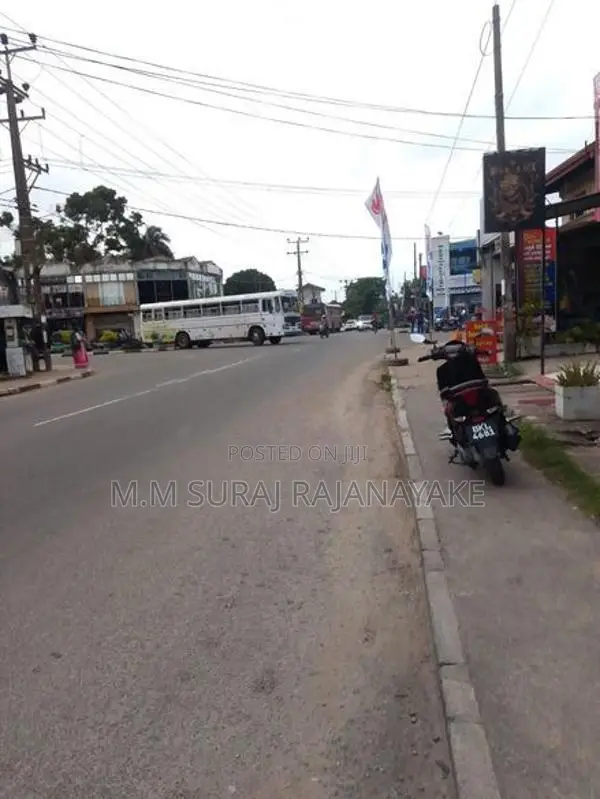 සීදුව ප්‍රදේශයෙන් වටිනා ඉඩමක් විකිණීමට ඇත.